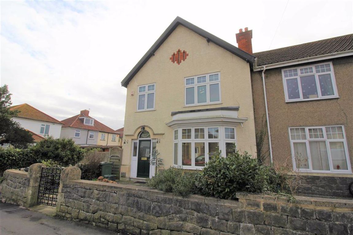 BEAUTIFULLY PRESENTED FAMILY HOME