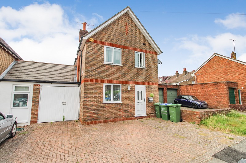 Hardy Close, Horsham, West Sussex. RH12 2QH