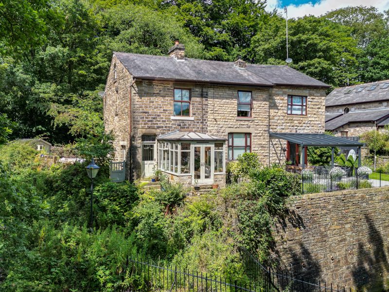 Charming 2-bed Semi-detached Stone Cottage, Vale Street, Turton, Bl7