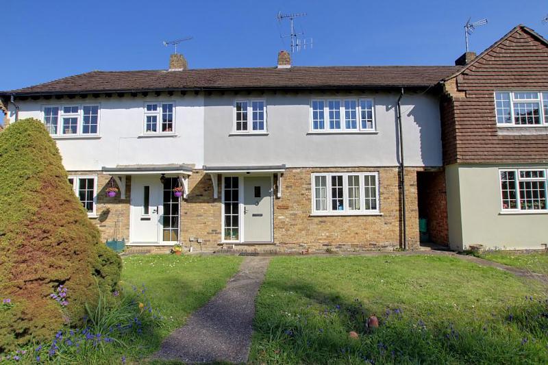 Saint James Close, Pangbourne, Reading, RG8