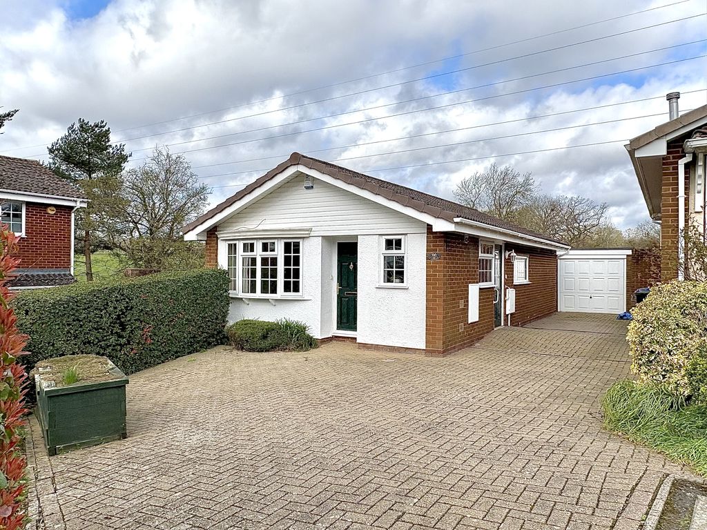 Alderdale Avenue, Sedgley, Dy3 3tx