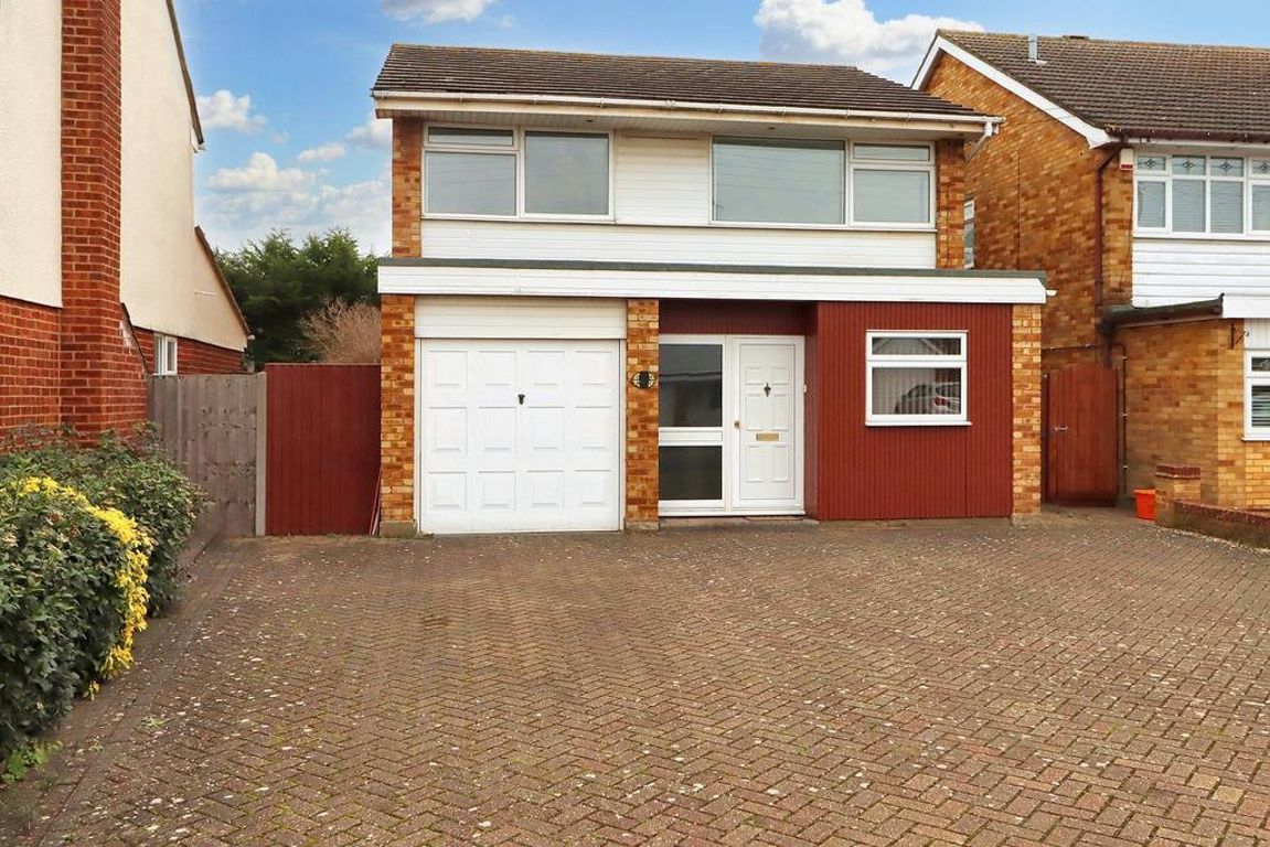Four Bedroom Detached House - WICKFORD