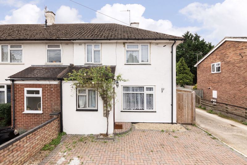 Three Bedroom End Terrace House In Abbott Road, Didcot