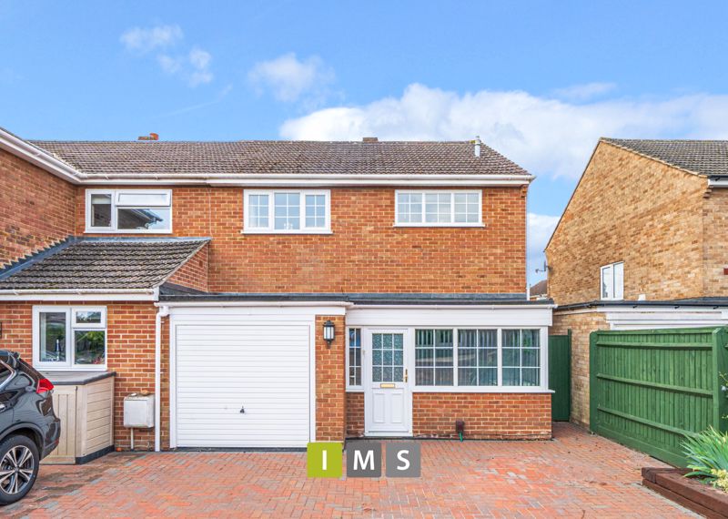 81 Barry Avenue, Bicester