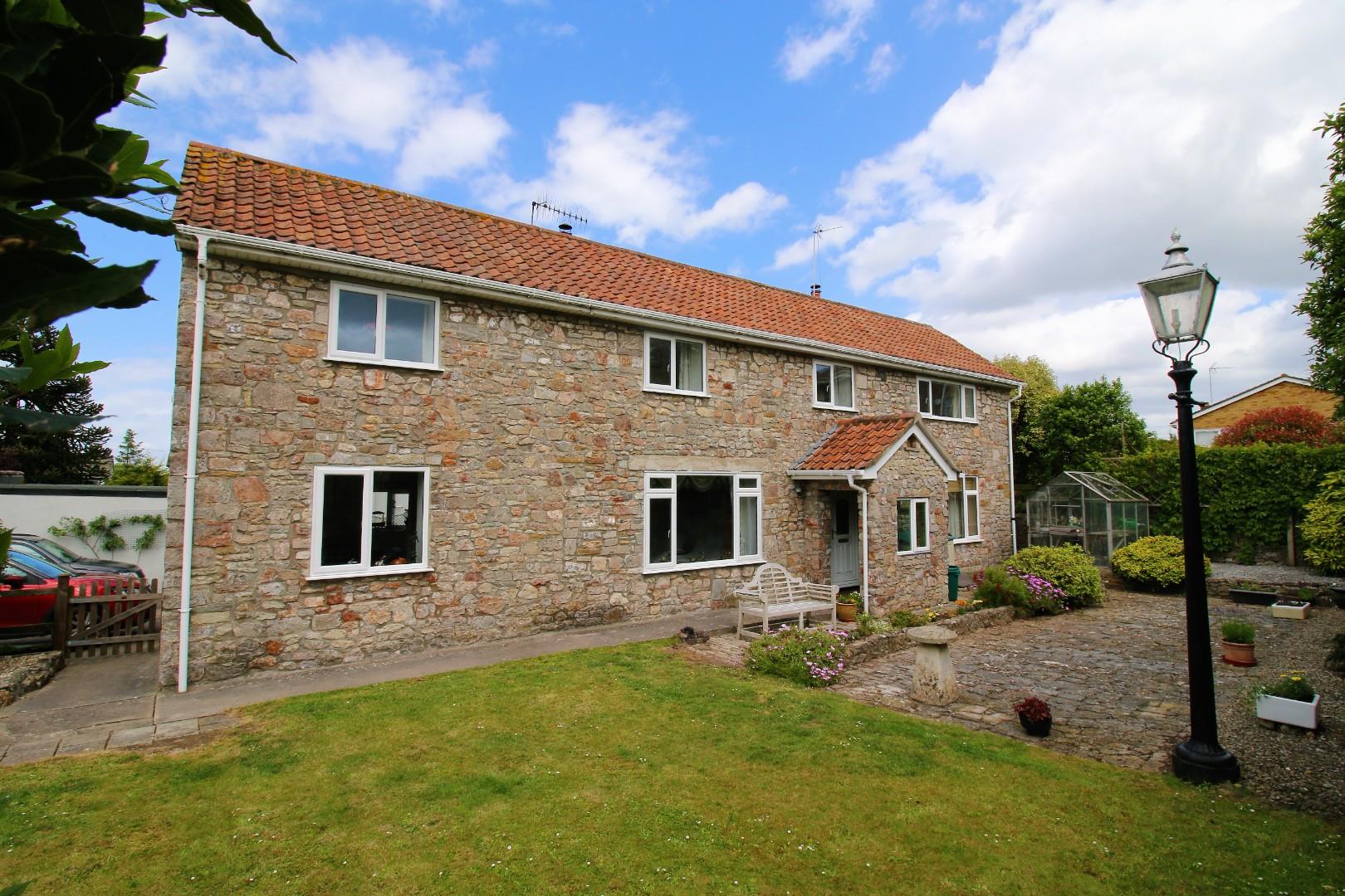 Charming cottage situated in sought after cul de sac in Yatton