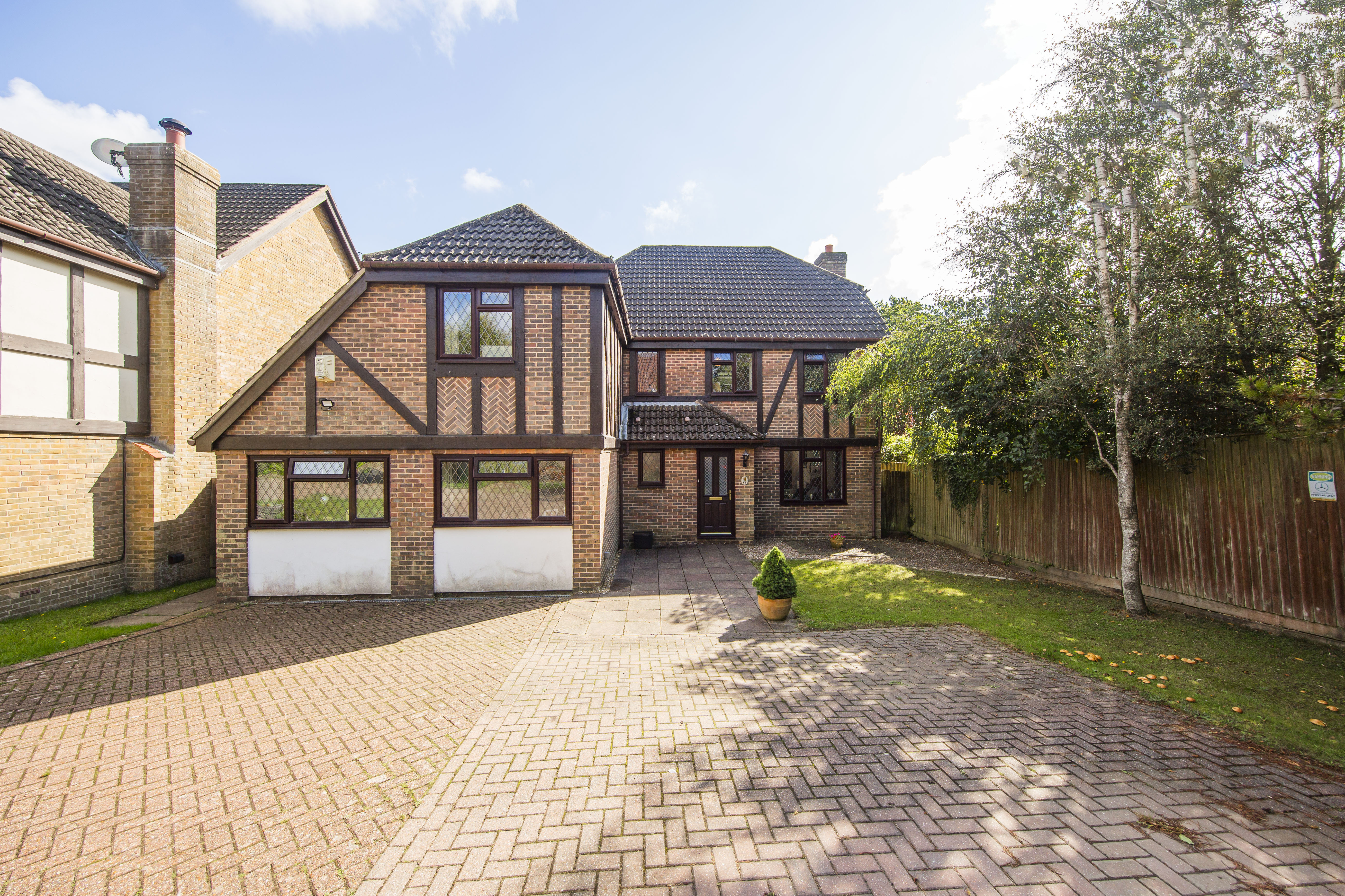 Walnut Close, Heathfield