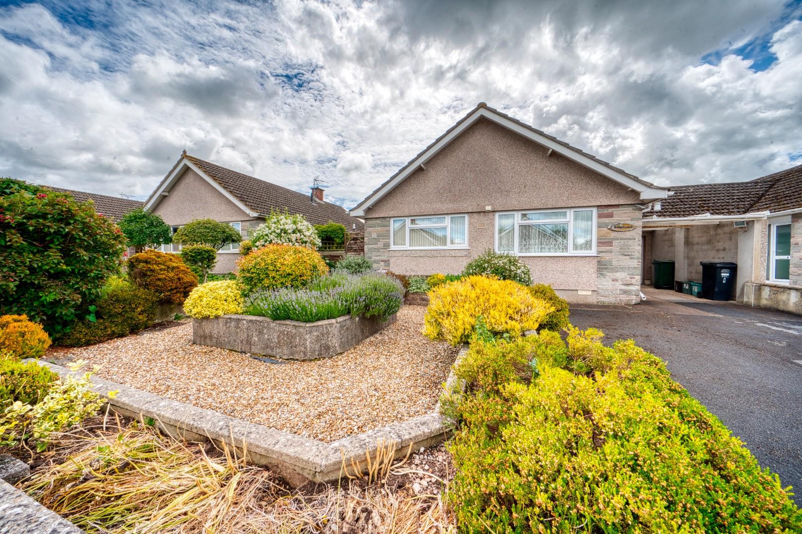 Delightful bungalow with views over Wrington's countryside