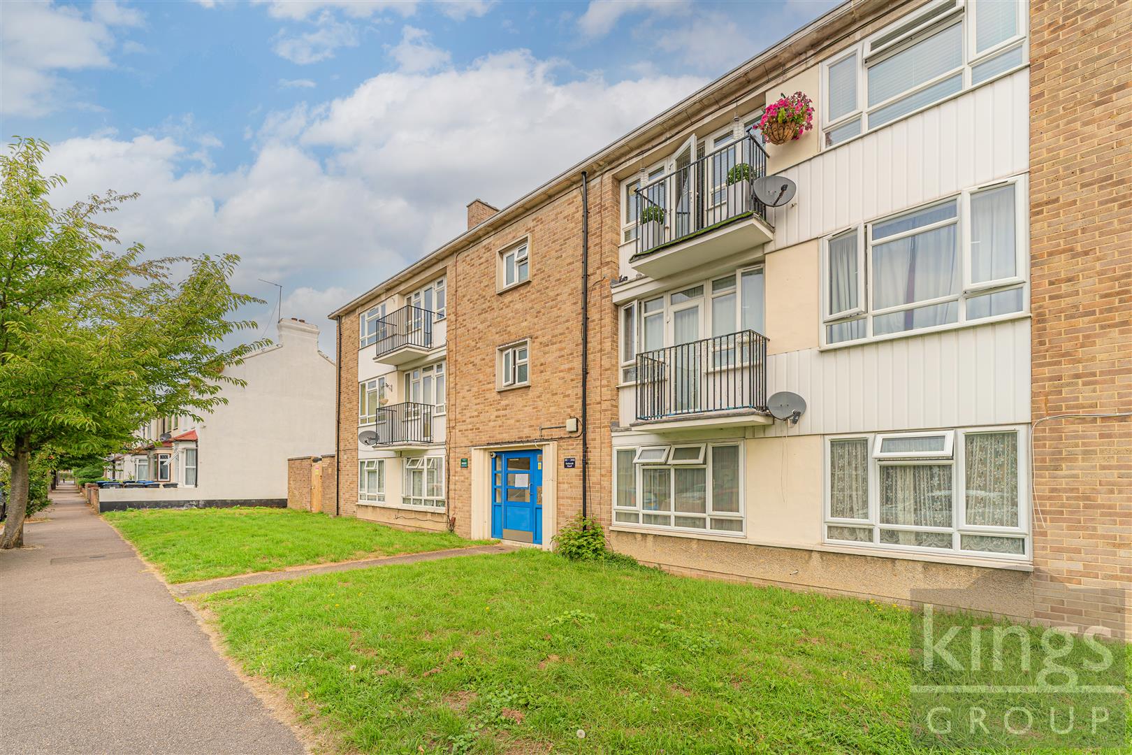 Oatlands Road, Enfield - Chain free