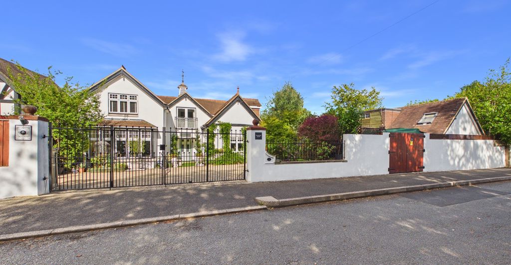 Highview, Caterham