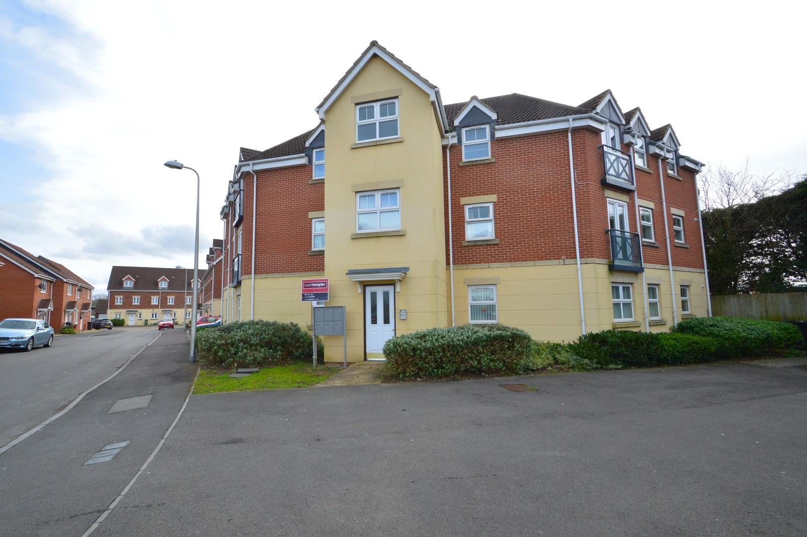 Modern, two bedroom ground floor apartment in the village of Yatton