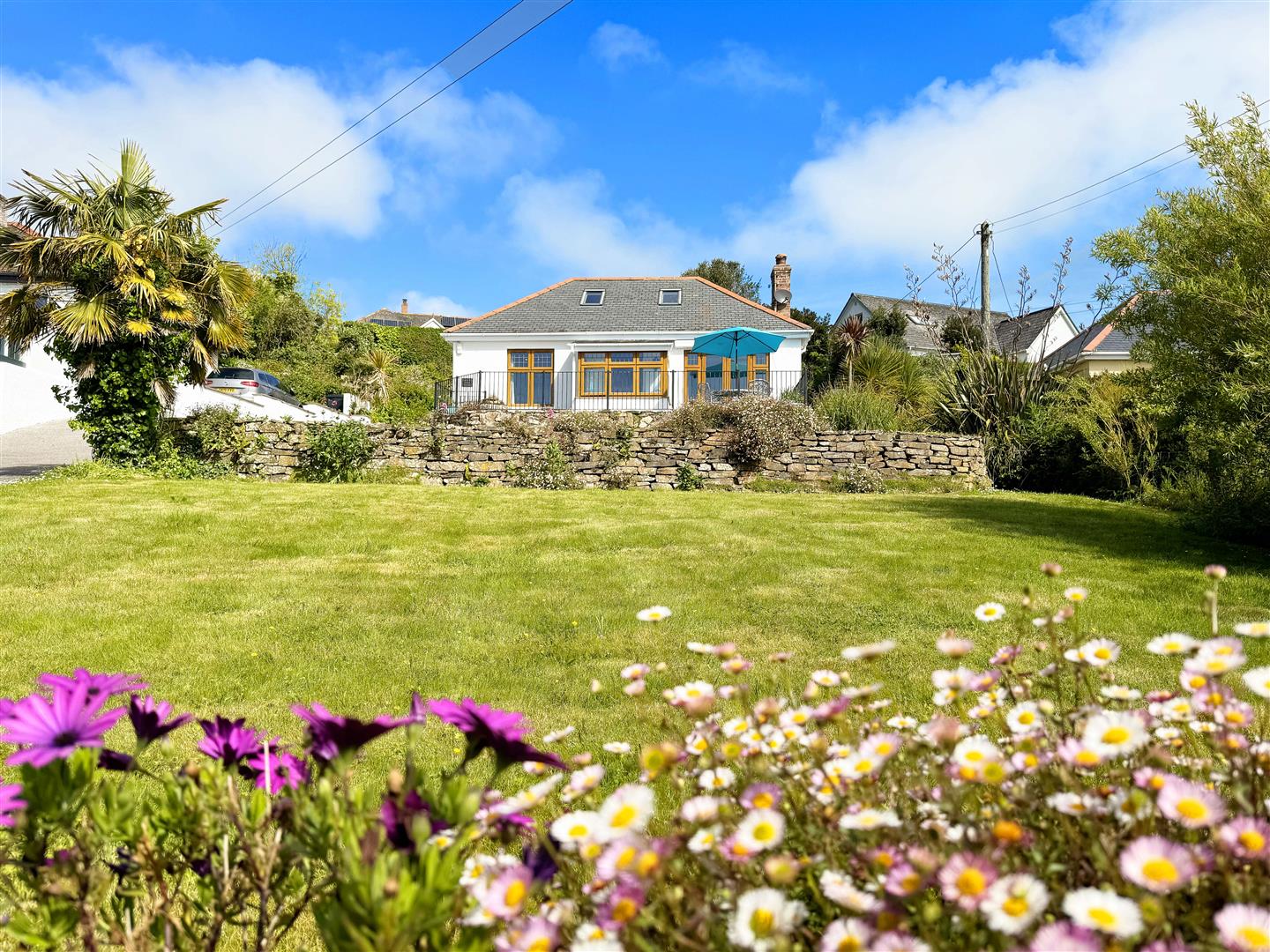 GORGEOUS COASTAL BUNGALOW, COVERACK