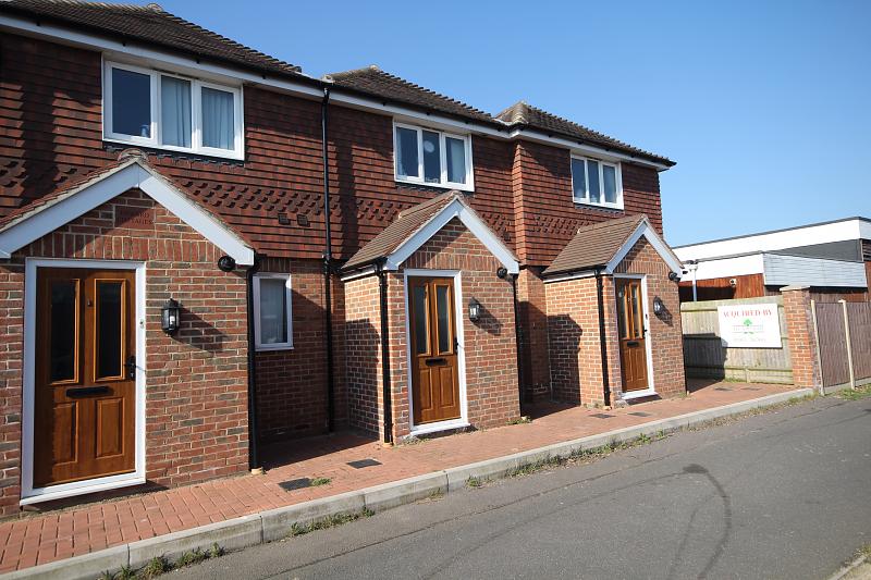 4 Edward Cottages, Wembely Gardens, Lancing, BN15 9LY