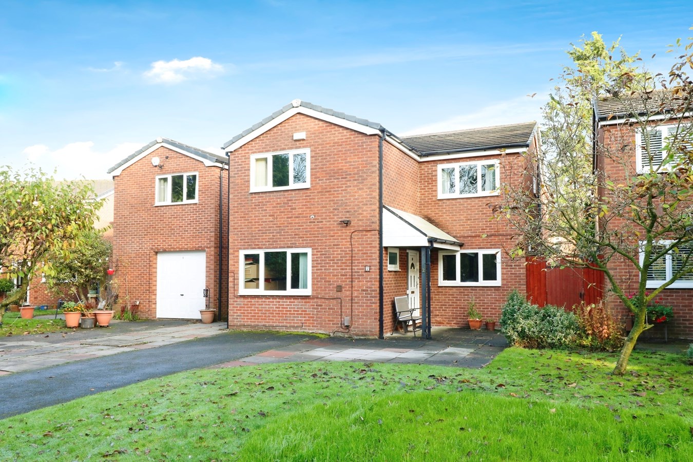 Almond Drive, Sale, M33