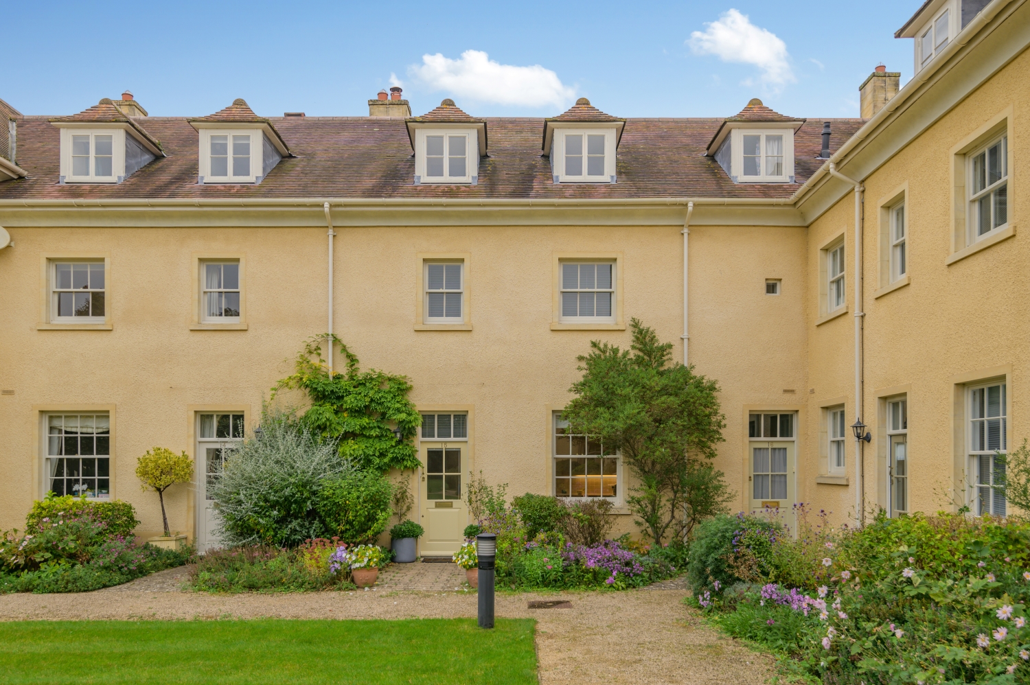 The Stables, LECHLADE