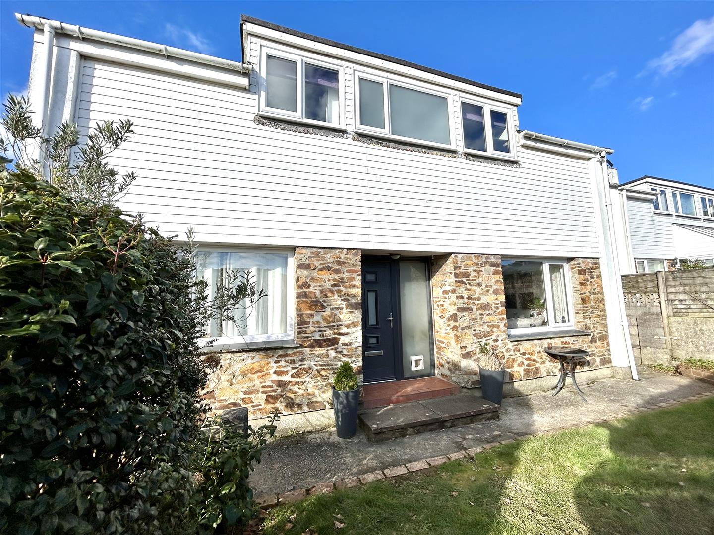 SPACIOUS HOME CLOSE TO SCHOOLS, HELSTON