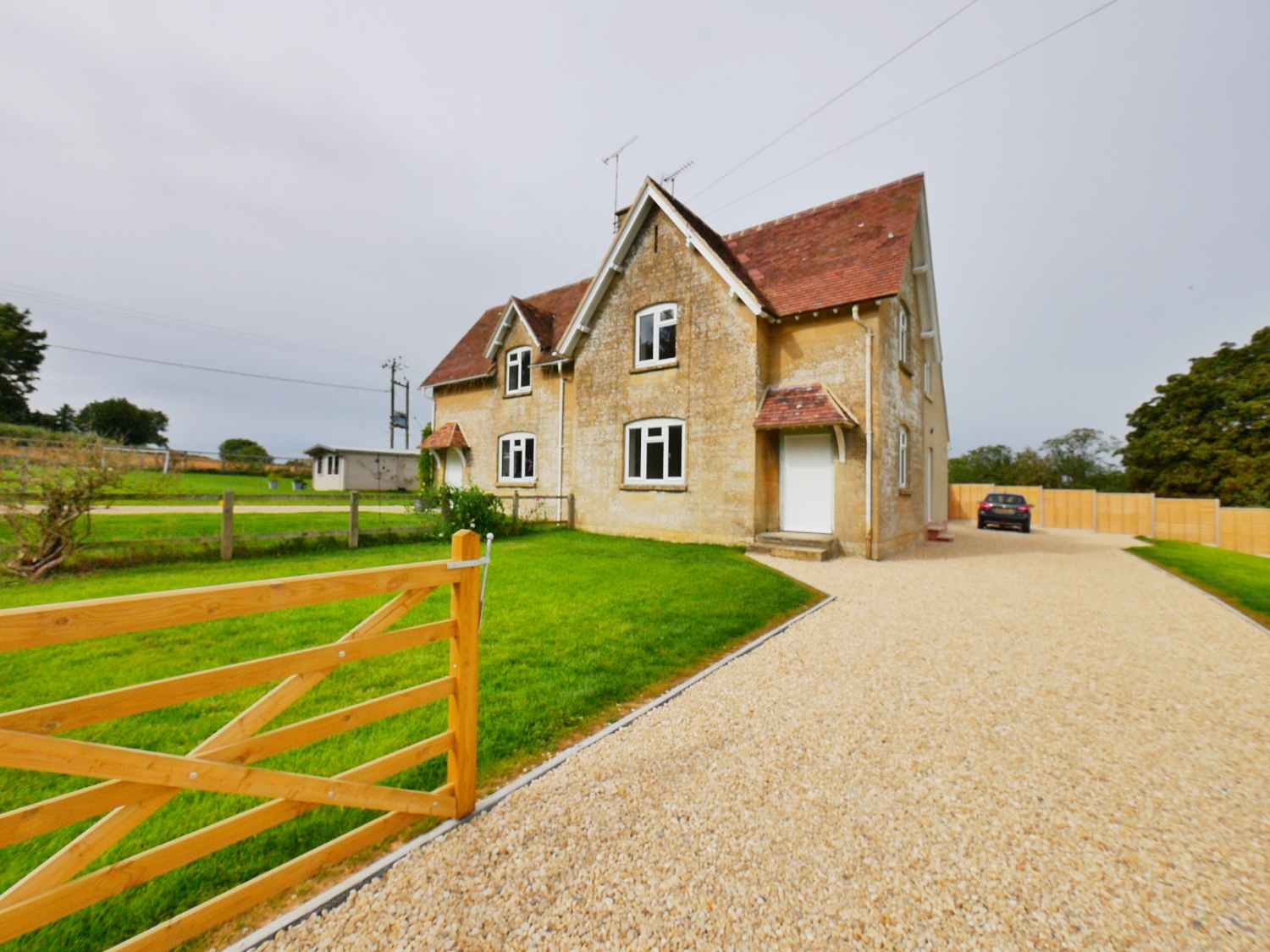 1 Springhill Farm Cottages Upper Milton, Milton-under-wychwood, Oxfordshire