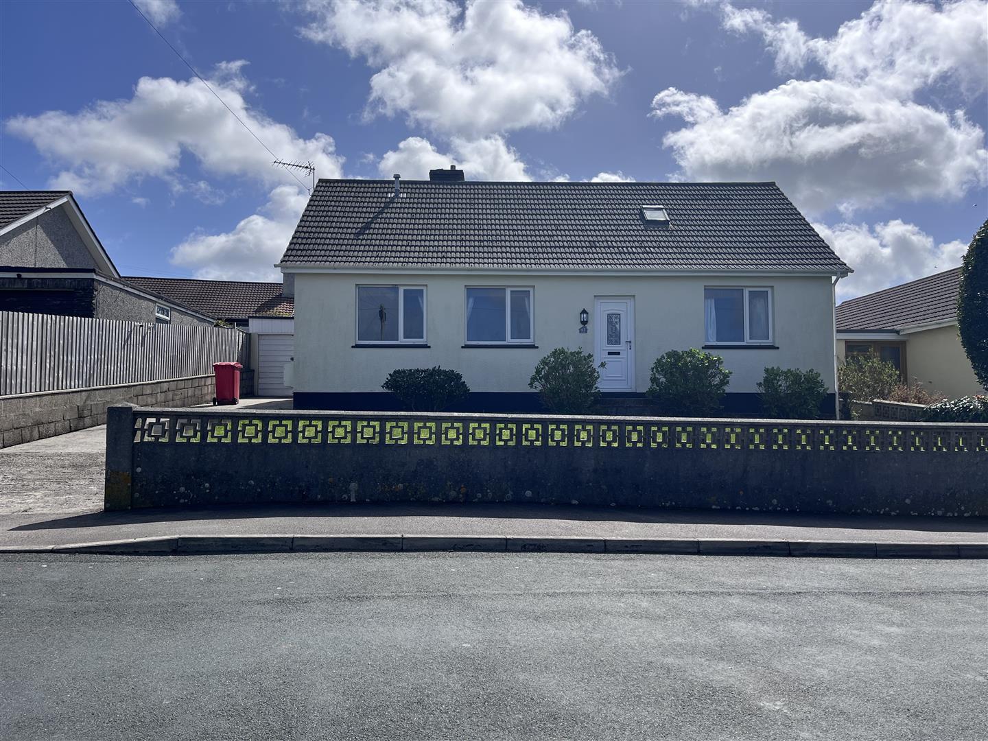BUNGALOW WITH RURAL VIEWS, HELSTON