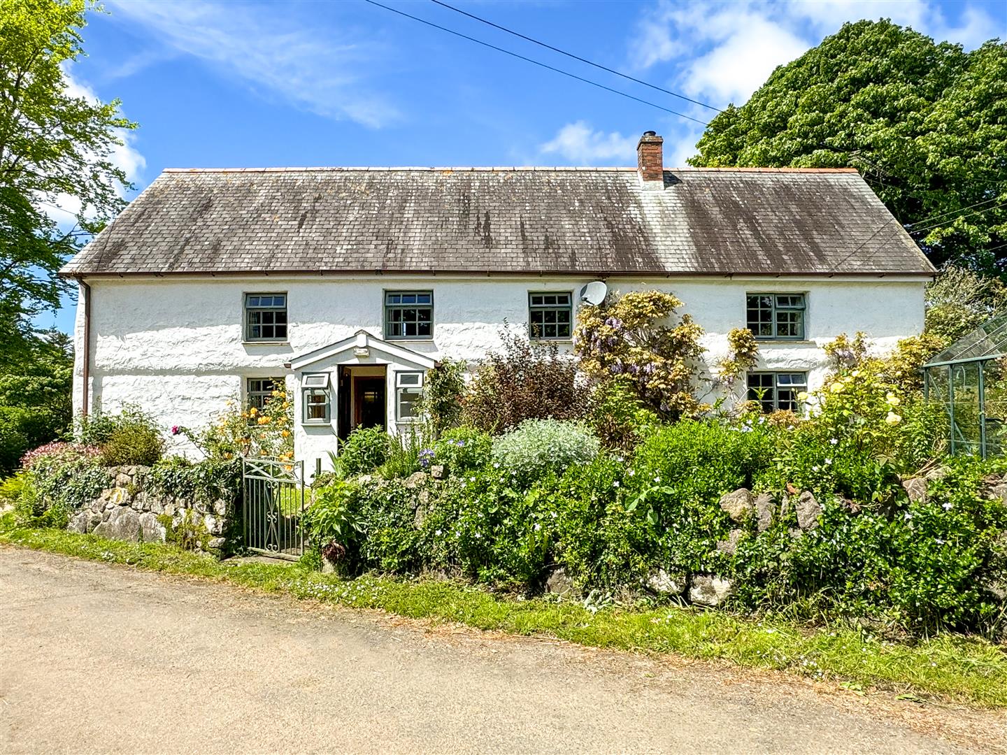 COUNTRY HOME, LANARTH, ST KEVERNE