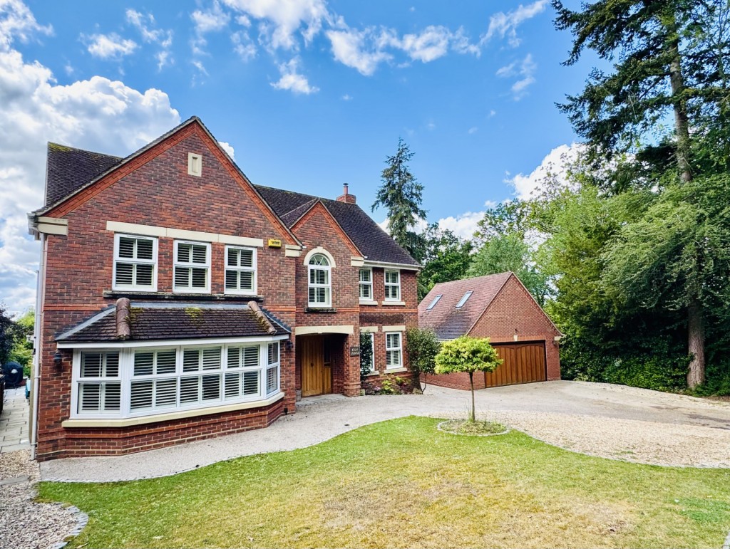 Mead Gardens, Hartley Wintney